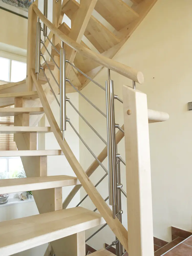 Holzwangentreppen - Aigner Treppenbau - Wir bringen Sie nach oben!